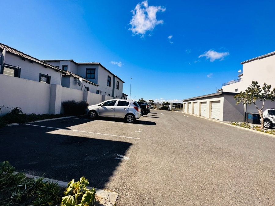 2 Bedroom Property for Sale in Parklands North Western Cape